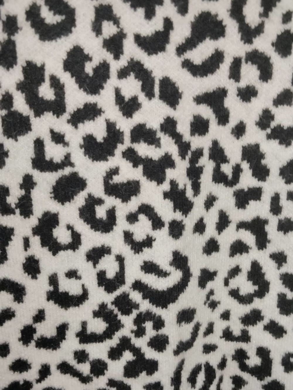 Cynthia Rowley Women's Soft Cheetah Print Oversized Sweater Cream Black Size 1X - Picture 3 of 7